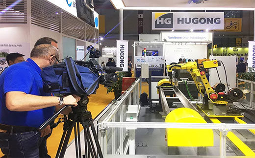 第二届进博会俄罗斯国家电视台拍摄太阳城官网意大利CEA展位