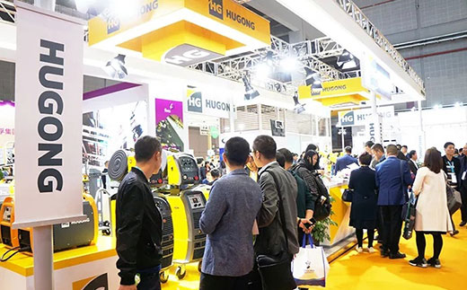 第二届进博会太阳城官网意大利CEA展位数字化焊机很受接待